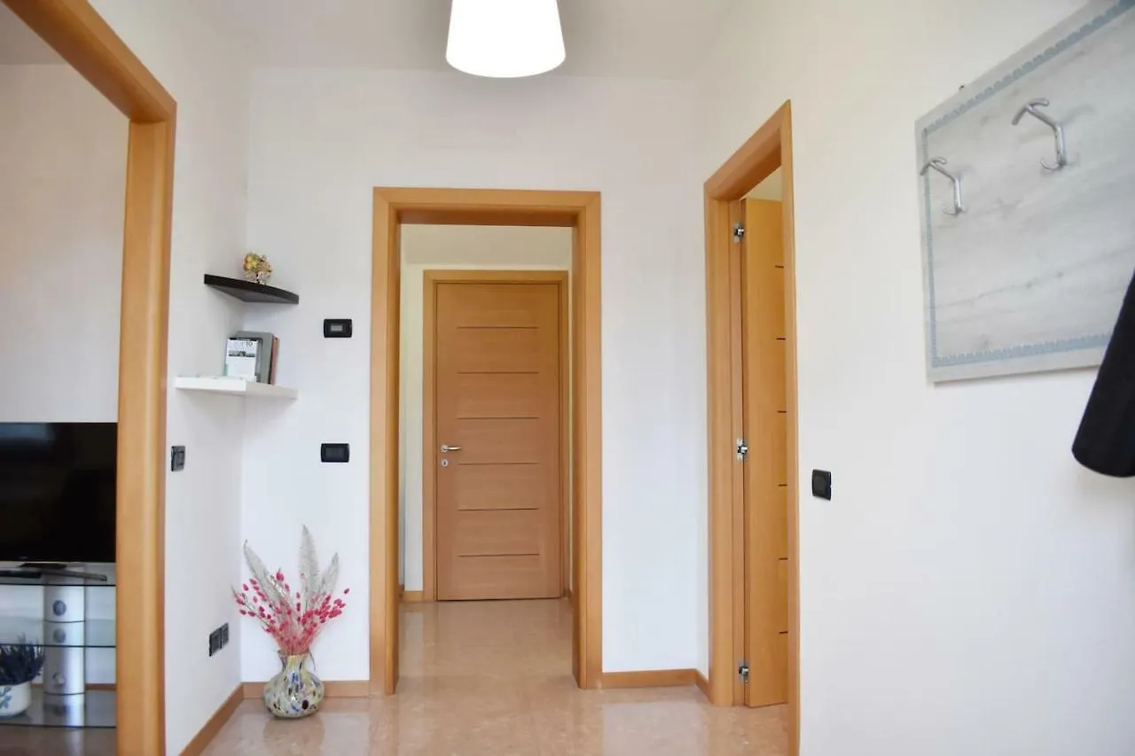 Comfy Apt 2 Bedrooms And Free Parking - Quite Area Favaro Veneto Italia