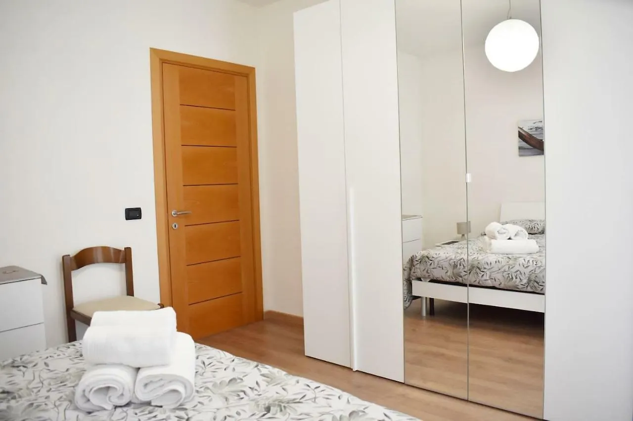 Comfy Apt 2 Bedrooms And Free Parking - Quite Area Favaro Veneto Apartamento