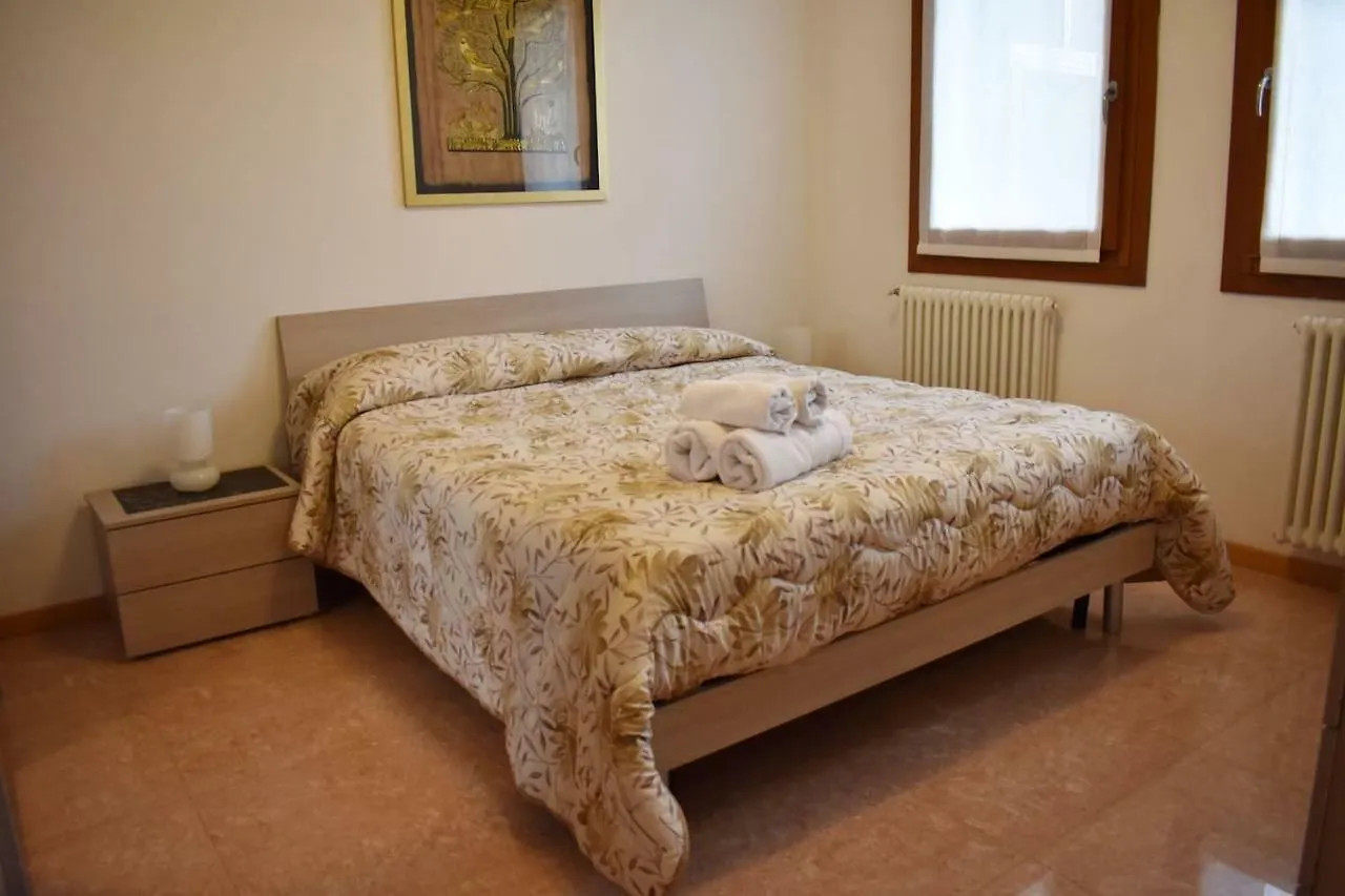 Comfy Apt 2 Bedrooms And Free Parking - Quite Area Favaro Veneto Apartamento