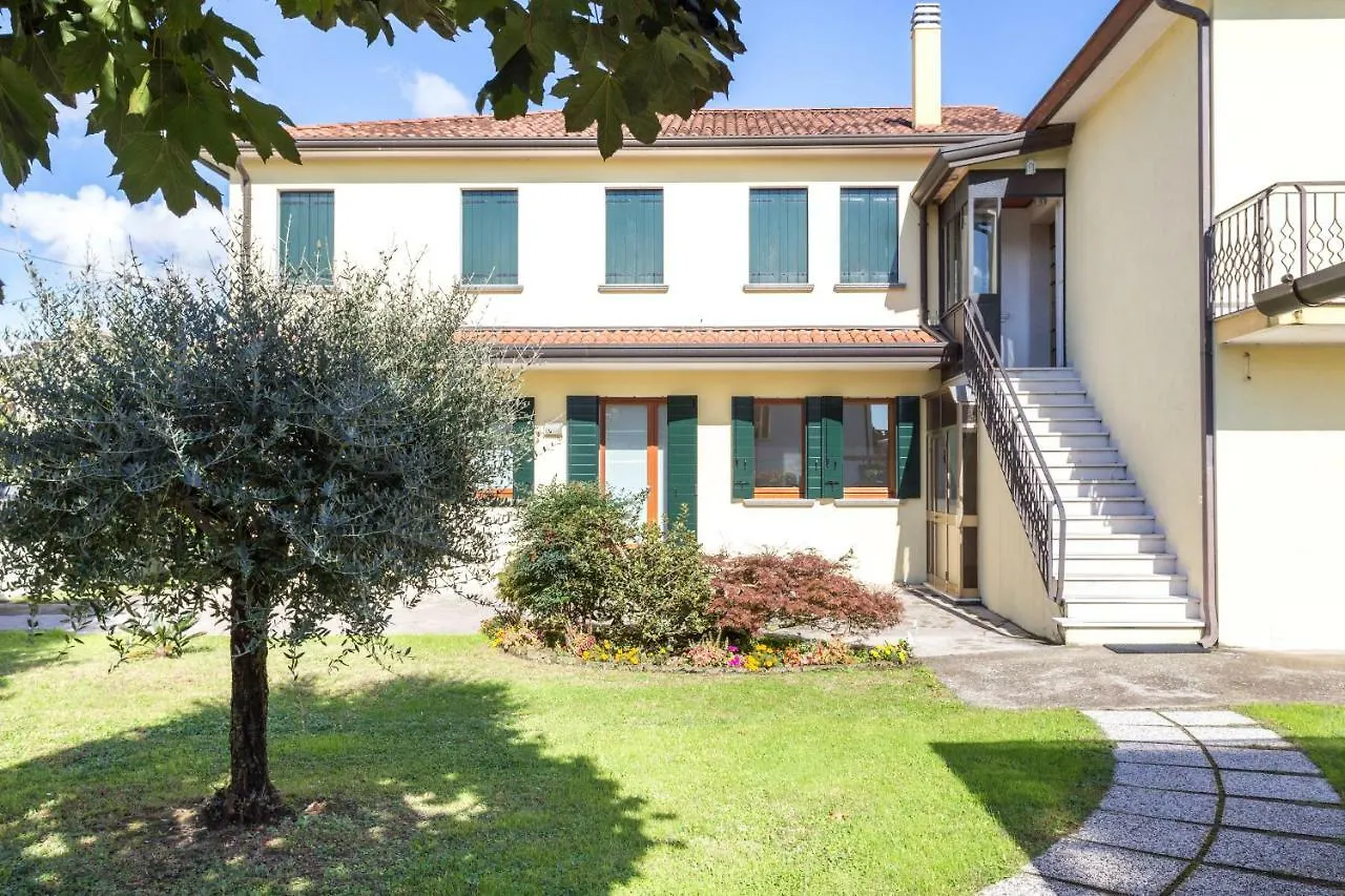 Comfy Apt 2 Bedrooms And Free Parking - Quite Area Favaro Veneto Italia