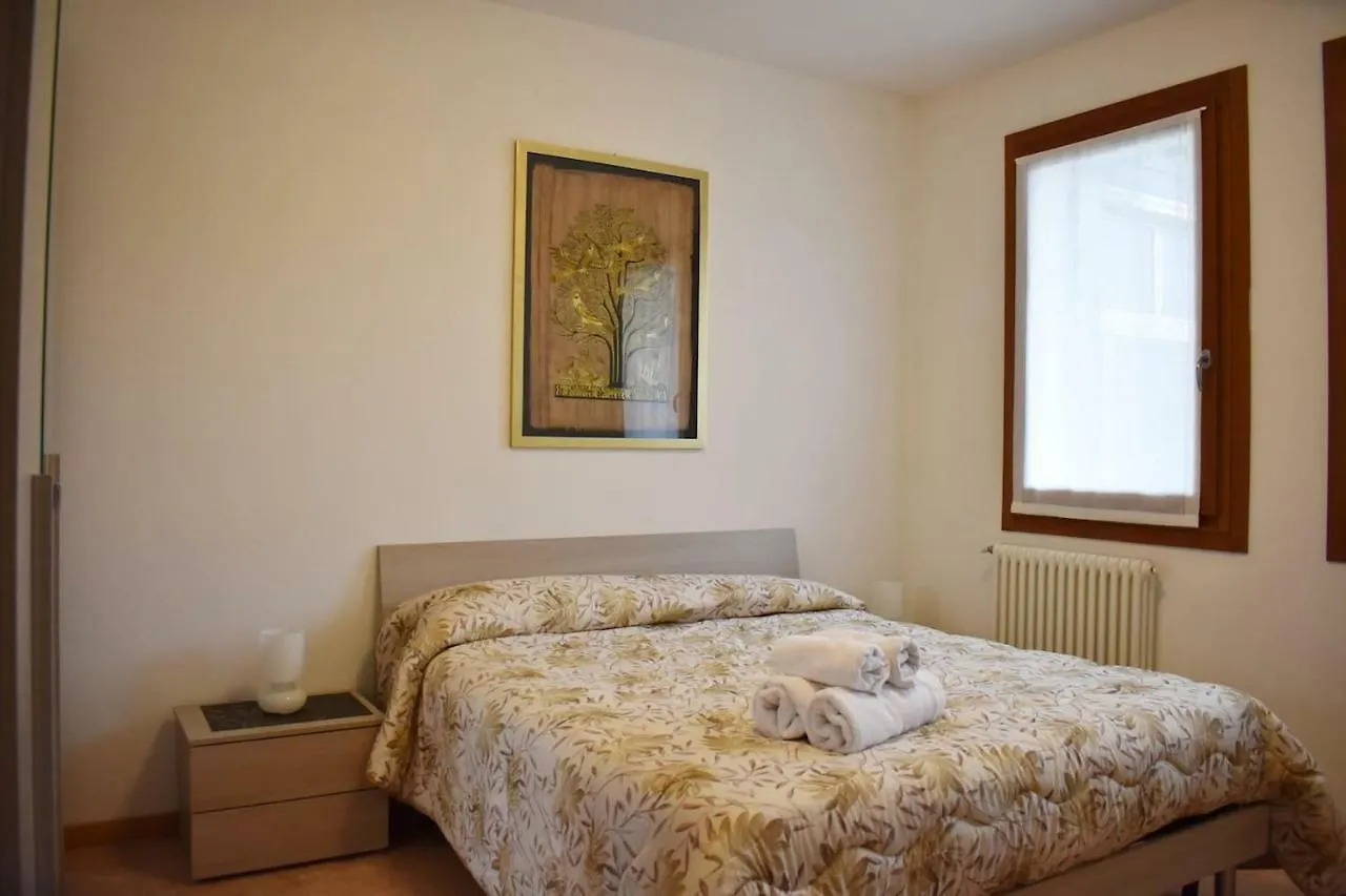 Comfy Apt 2 Bedrooms And Free Parking - Quite Area Favaro Veneto 0*,  Italia